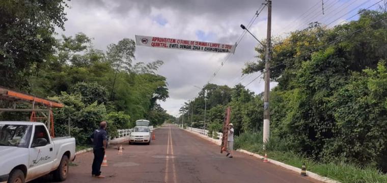 Combate à Dengue: Prefeitura de Nioaque fixa faixas no município para conscientizar a população